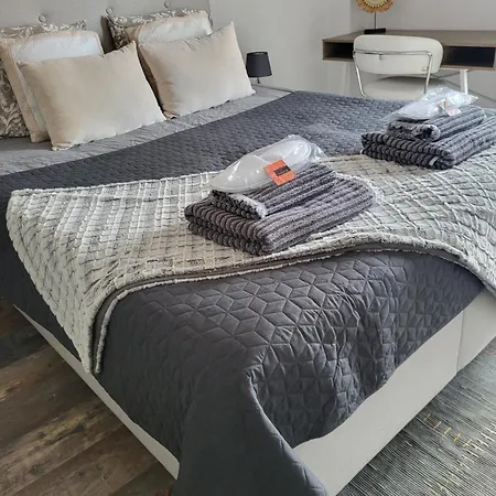 Apartment Duplex Penthouse Casa M3 Walking Distance Puerto Banus