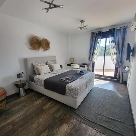 Duplex Penthouse Casa M3 Walking Distance Puerto Banus Διαμέρισμα