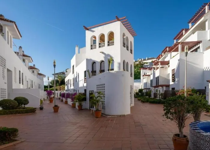 Apartment Duplex Penthouse Casa M3 Walking Distance Puerto Banus *