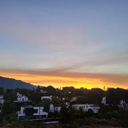 Duplex Penthouse Casa M3 Walking Distance Puerto Banus شقة *