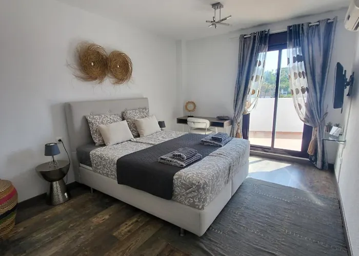 Duplex Penthouse Casa M3 Walking Distance Puerto Banus شقة