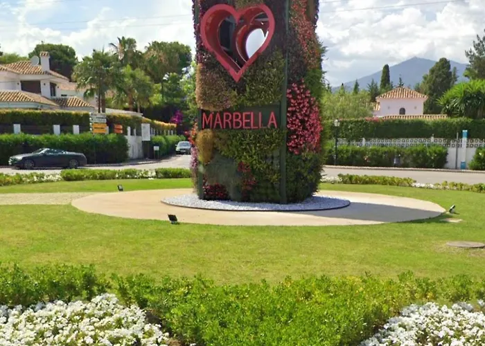 Duplex Penthouse Casa M3 Walking Distance Puerto Banus דירה מארבלה