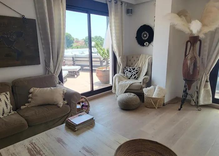 Duplex Penthouse Casa M3 Walking Distance Puerto Banus דירה מארבלה