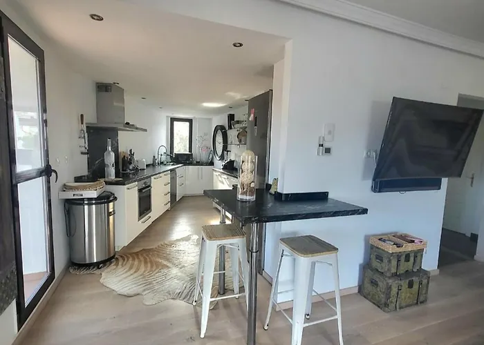 Duplex Penthouse Casa M3 Walking Distance Puerto Banus דירה מארבלה